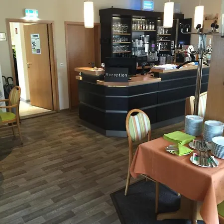 Neumanns Waldschänke Hotell 3*